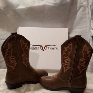 Women's boots size 5